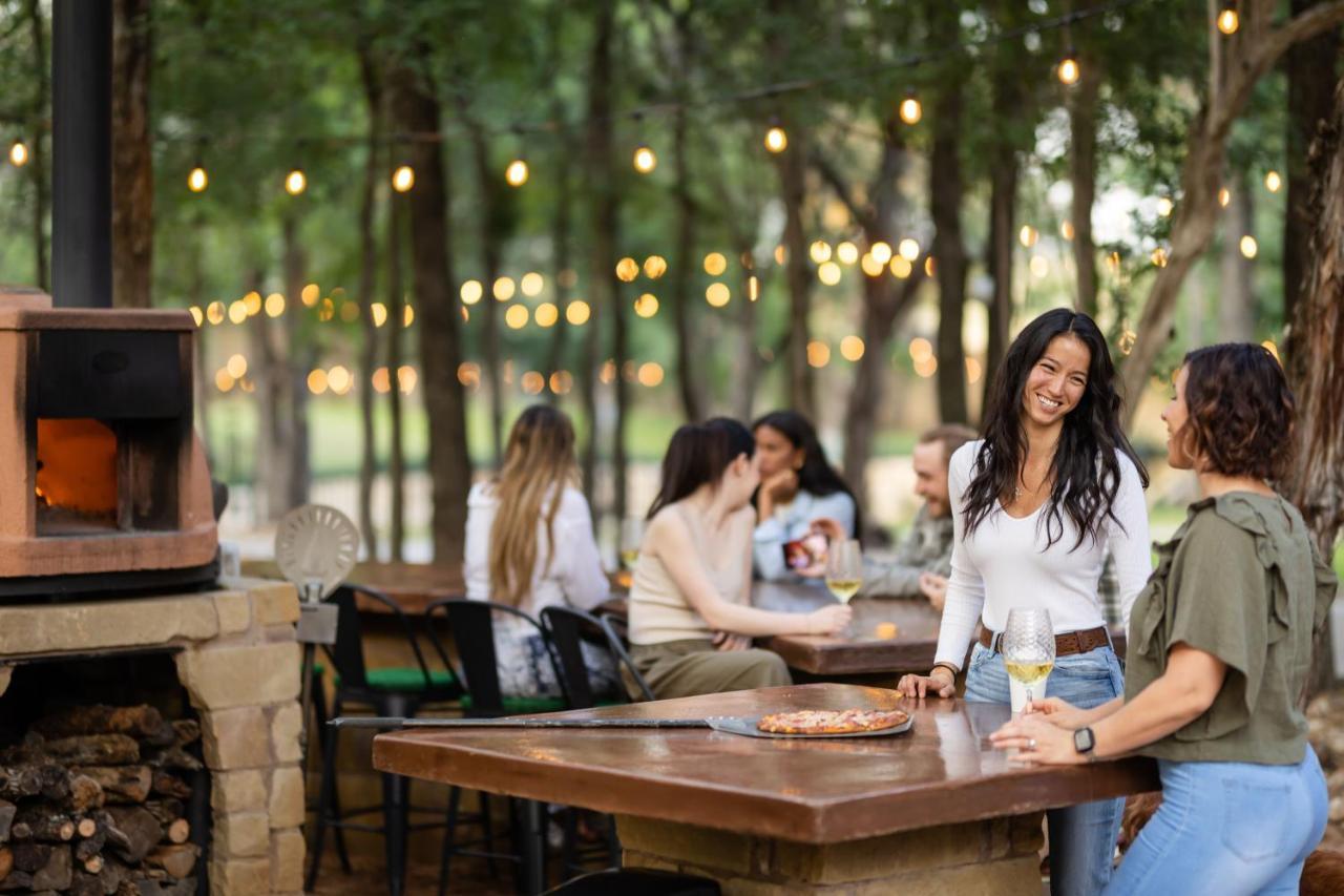 7744 Ranch Glamping Resort Austin Bagian luar foto