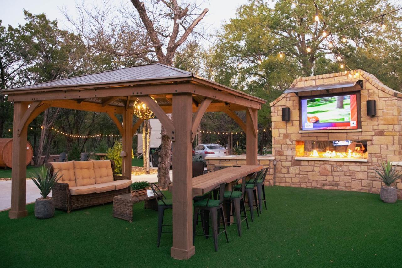 7744 Ranch Glamping Resort Austin Bagian luar foto