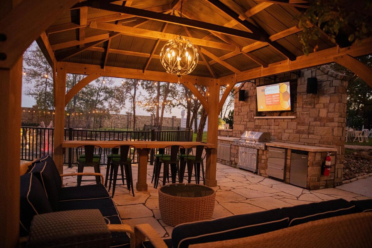 7744 Ranch Glamping Resort Austin Bagian luar foto