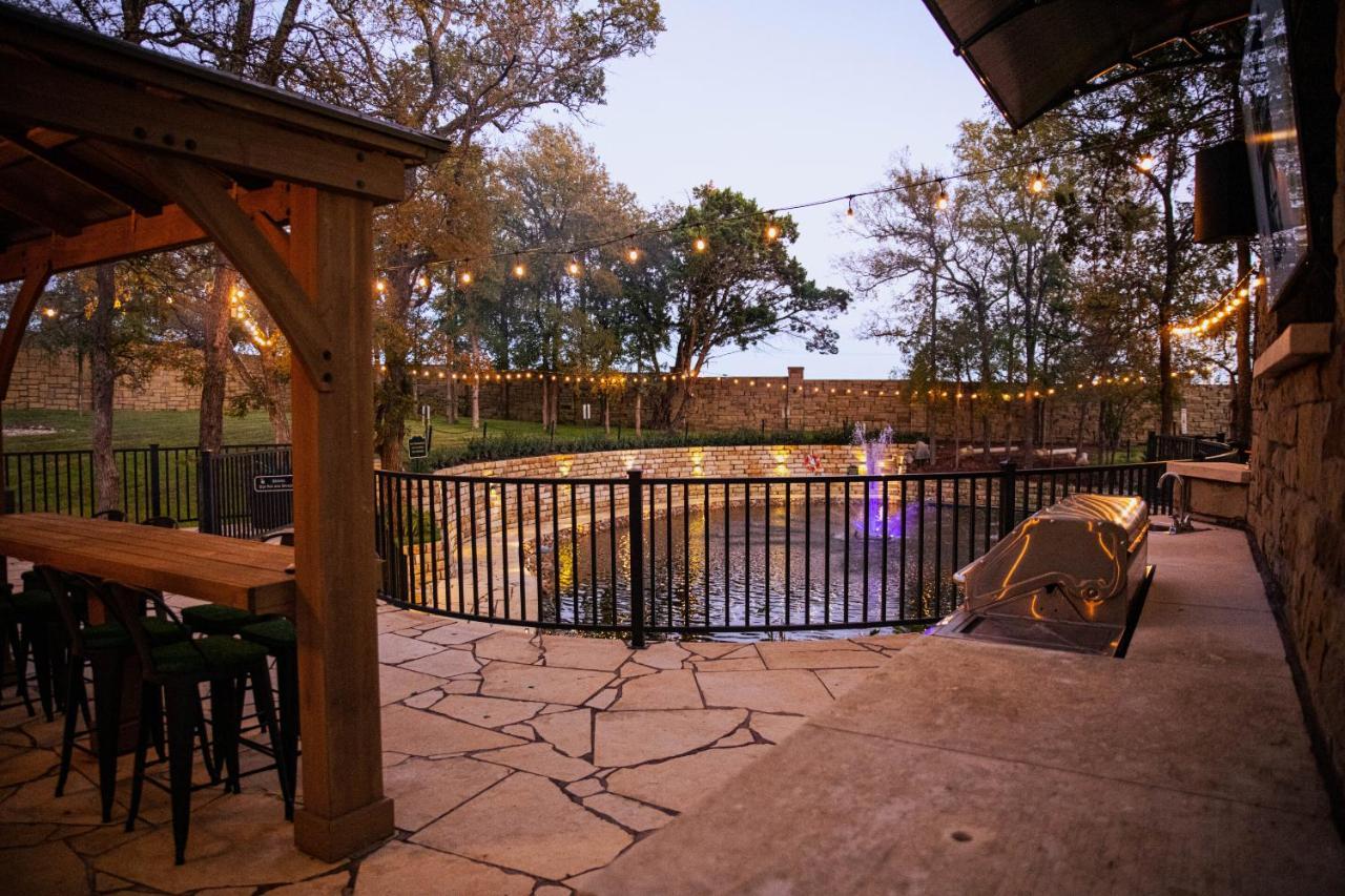 7744 Ranch Glamping Resort Austin Bagian luar foto
