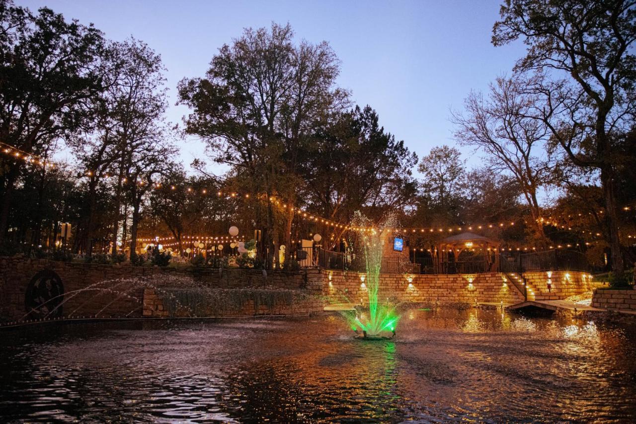 7744 Ranch Glamping Resort Austin Bagian luar foto