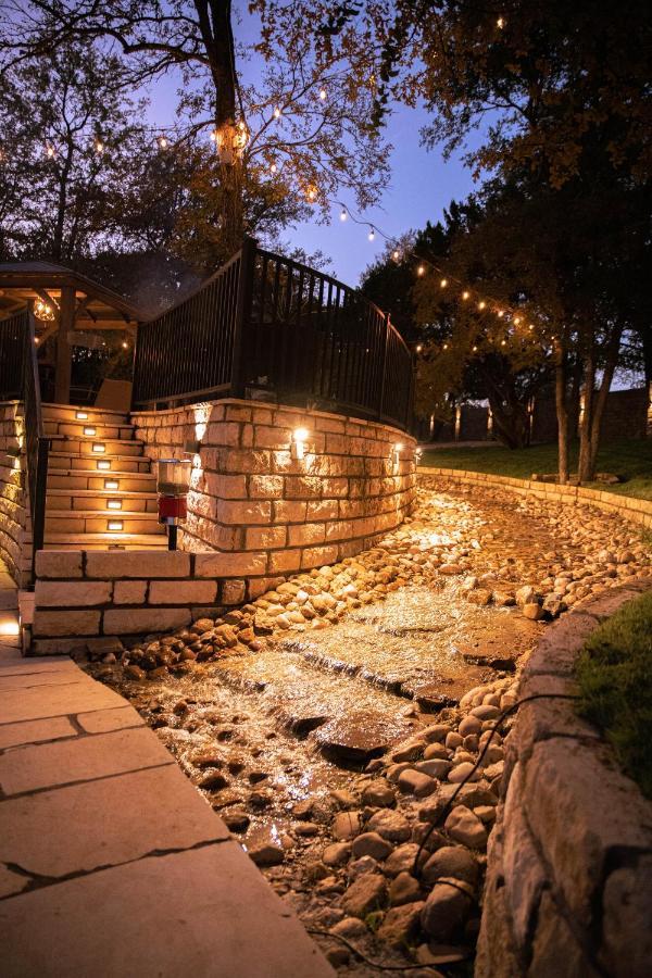 7744 Ranch Glamping Resort Austin Bagian luar foto