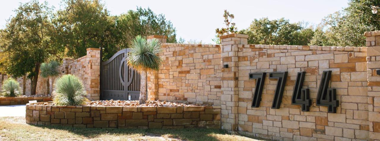 7744 Ranch Glamping Resort Austin Bagian luar foto