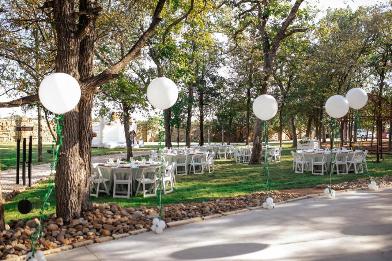 7744 Ranch Glamping Resort Austin Bagian luar foto