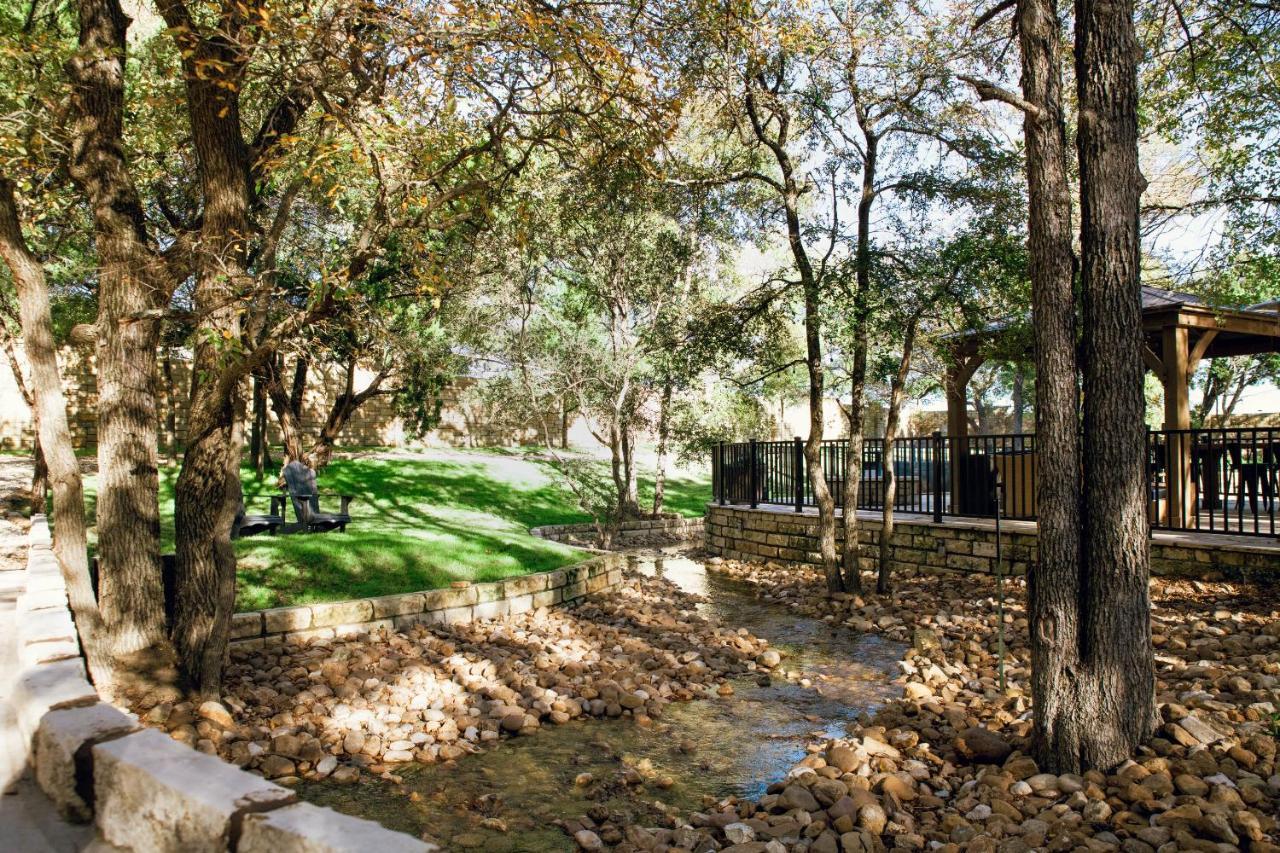 7744 Ranch Glamping Resort Austin Bagian luar foto