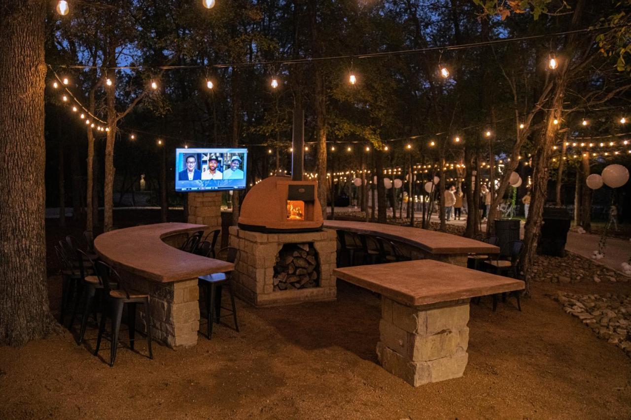 7744 Ranch Glamping Resort Austin Bagian luar foto