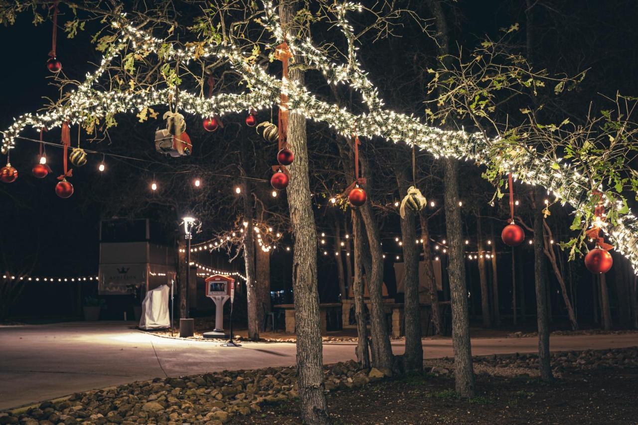 7744 Ranch Glamping Resort Austin Bagian luar foto