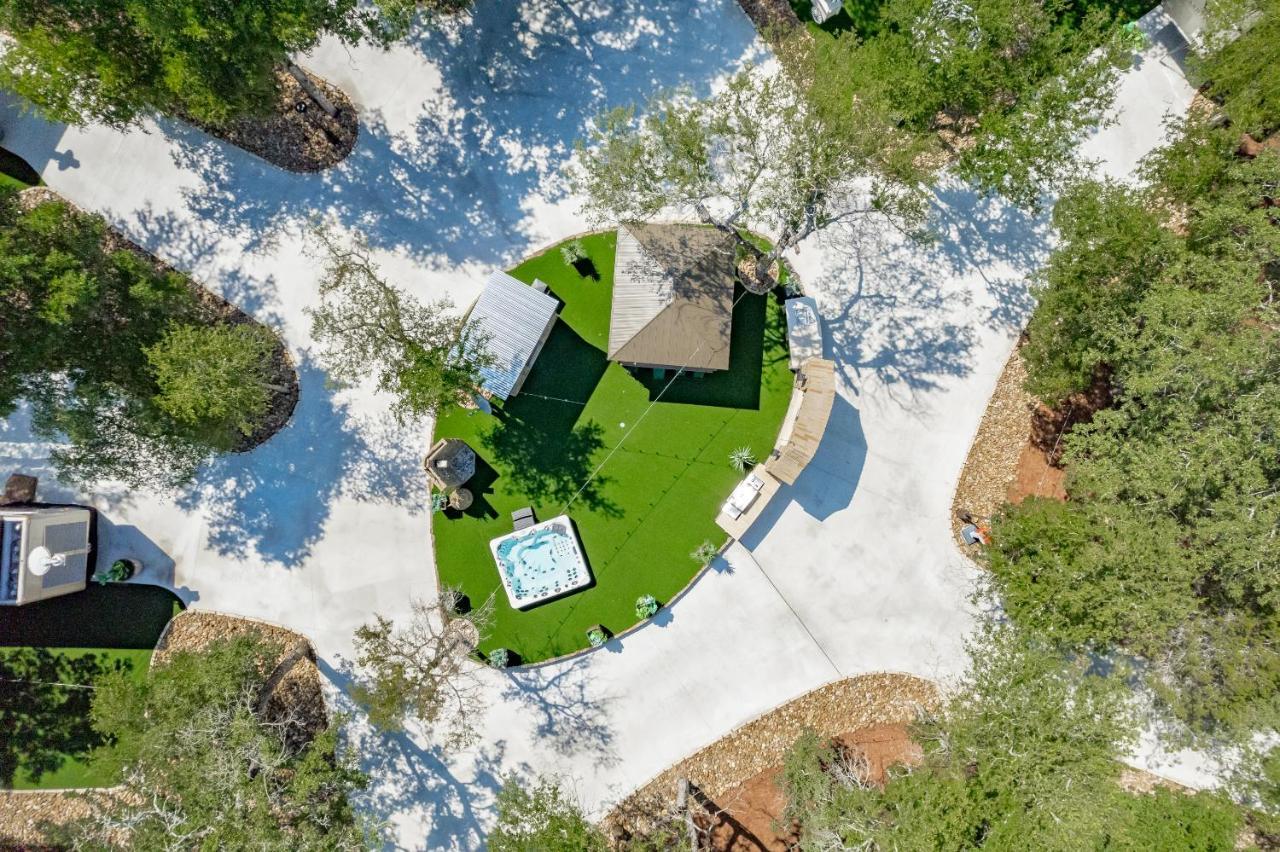 7744 Ranch Glamping Resort Austin Ruang foto