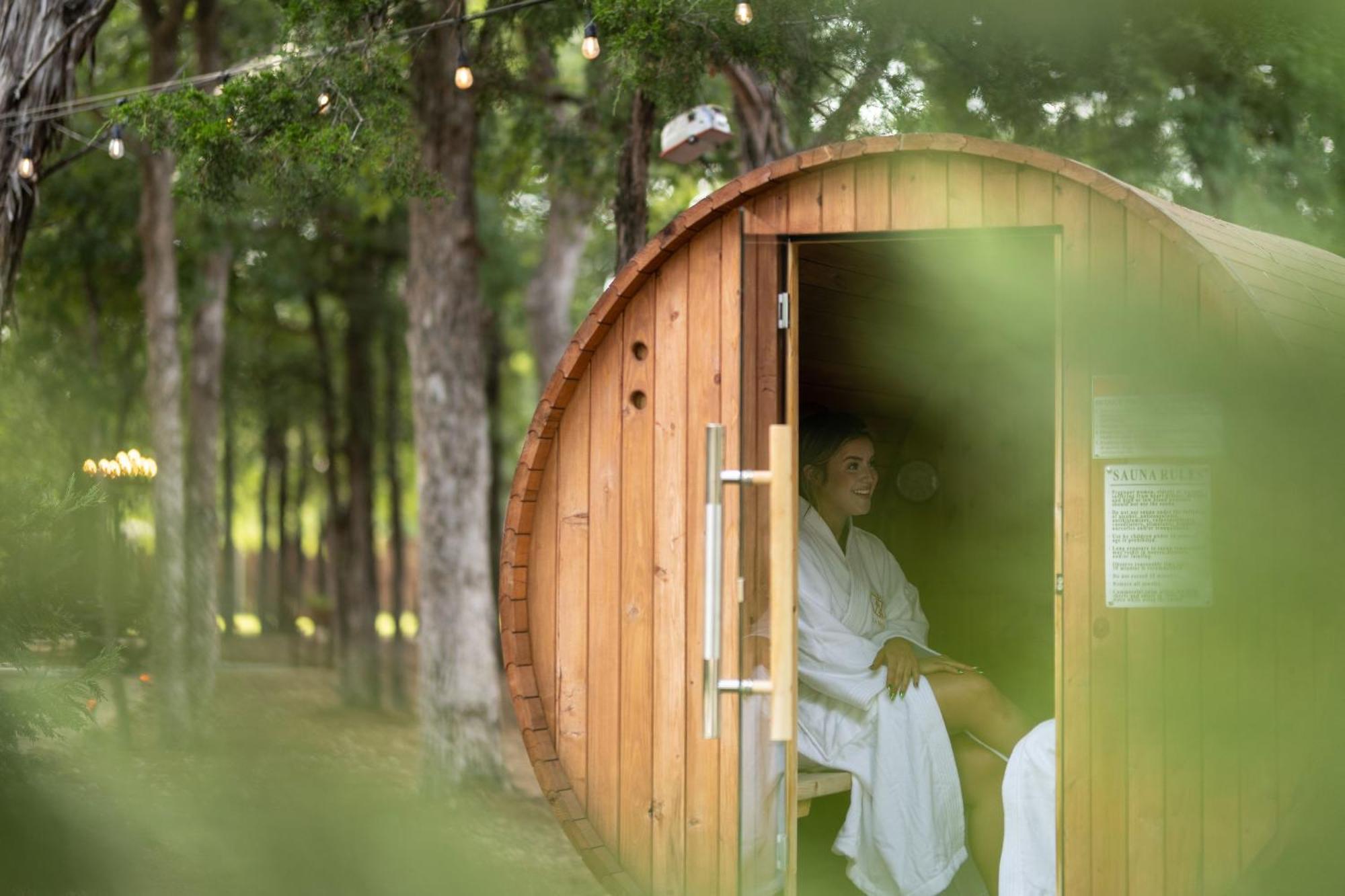7744 Ranch Glamping Resort Austin Bagian luar foto