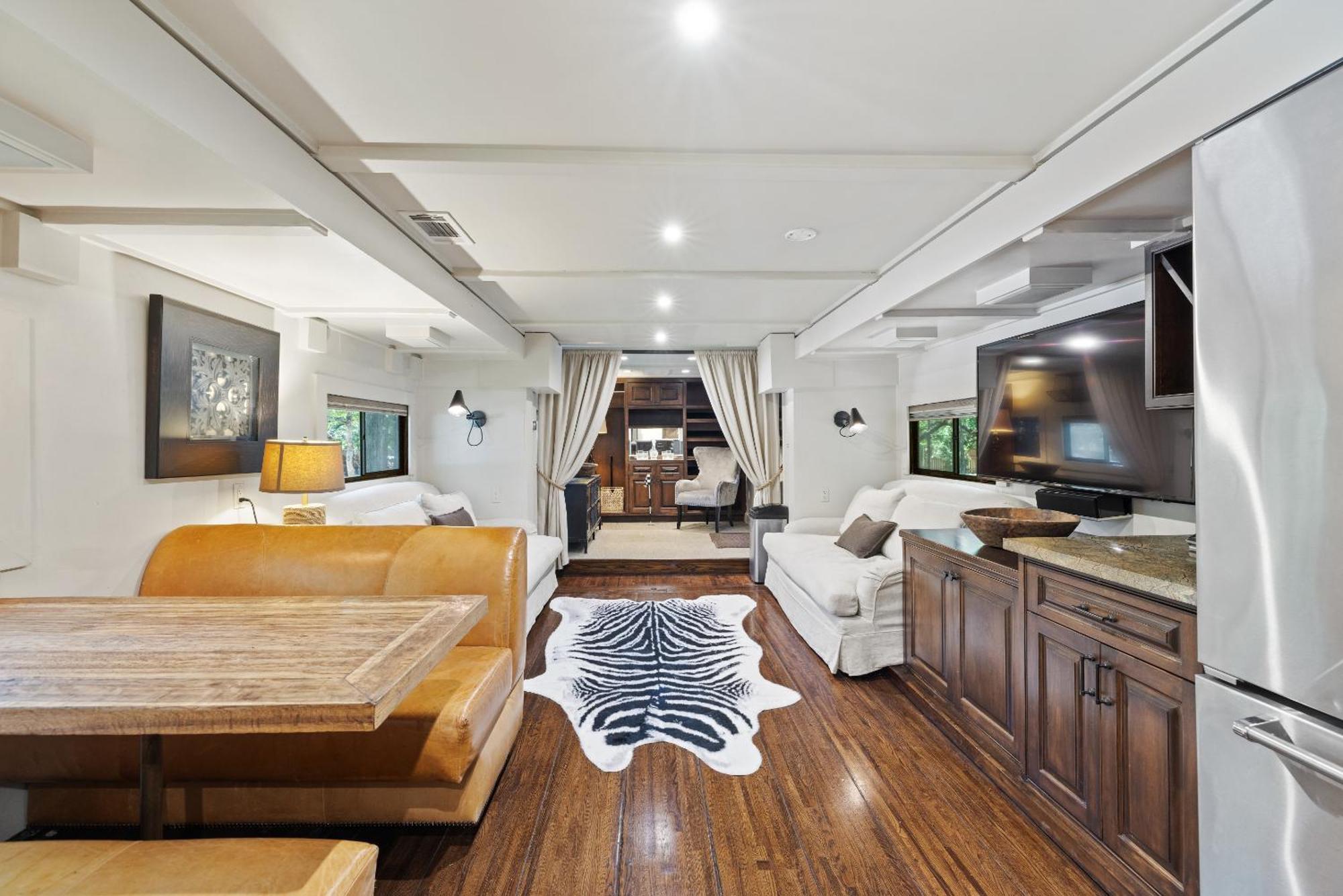 7744 Ranch Glamping Resort Austin Ruang foto