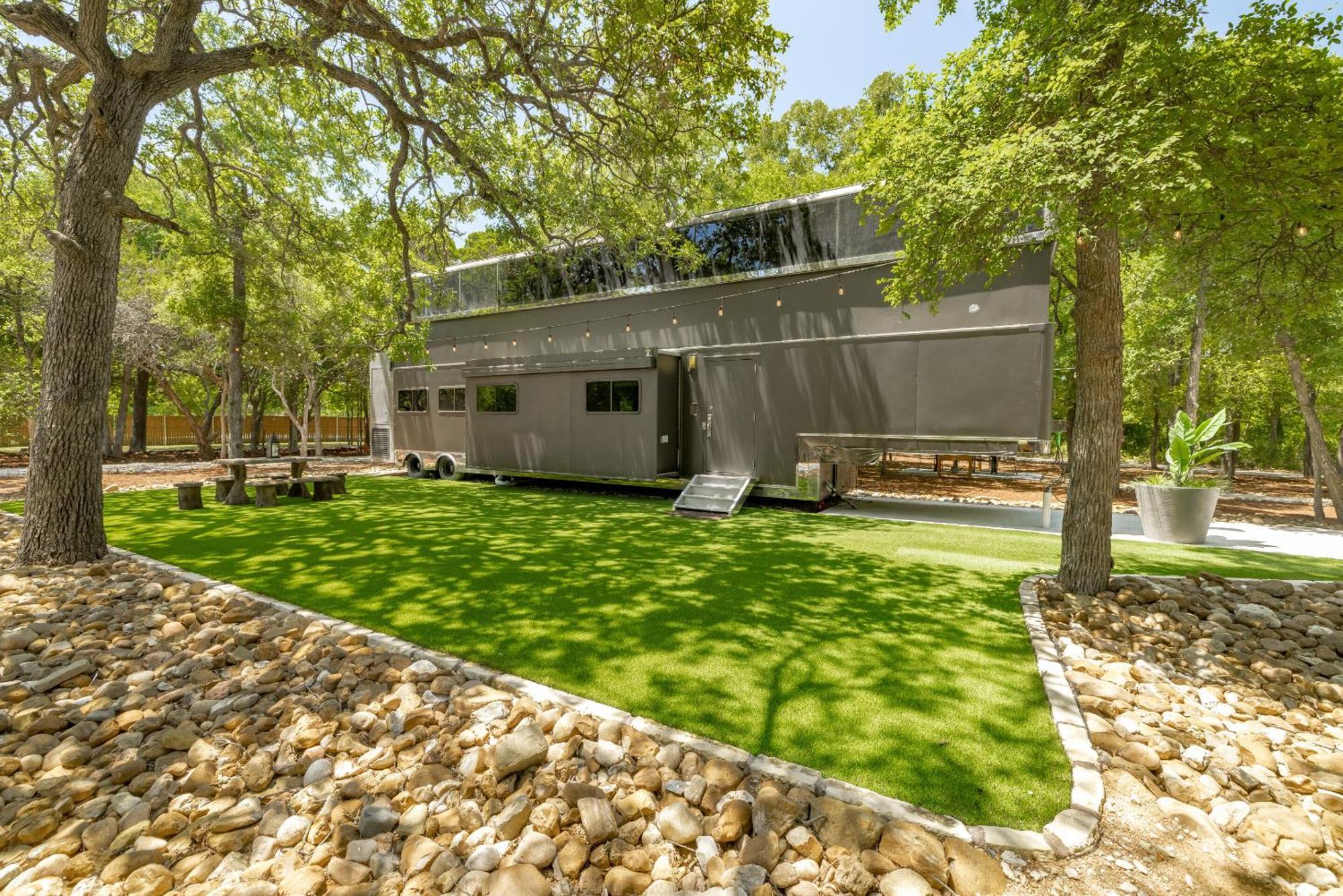 7744 Ranch Glamping Resort Austin Ruang foto