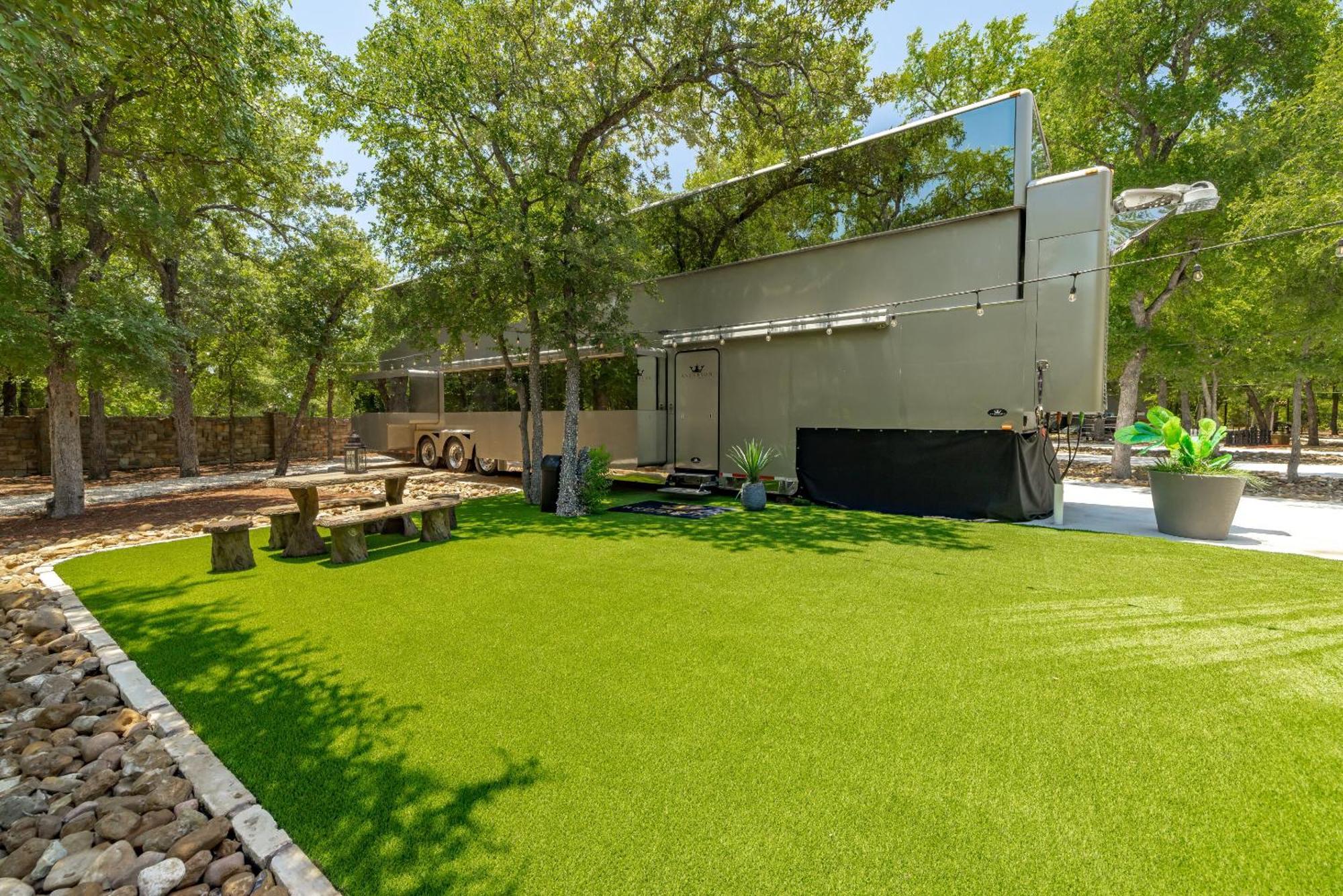 7744 Ranch Glamping Resort Austin Ruang foto