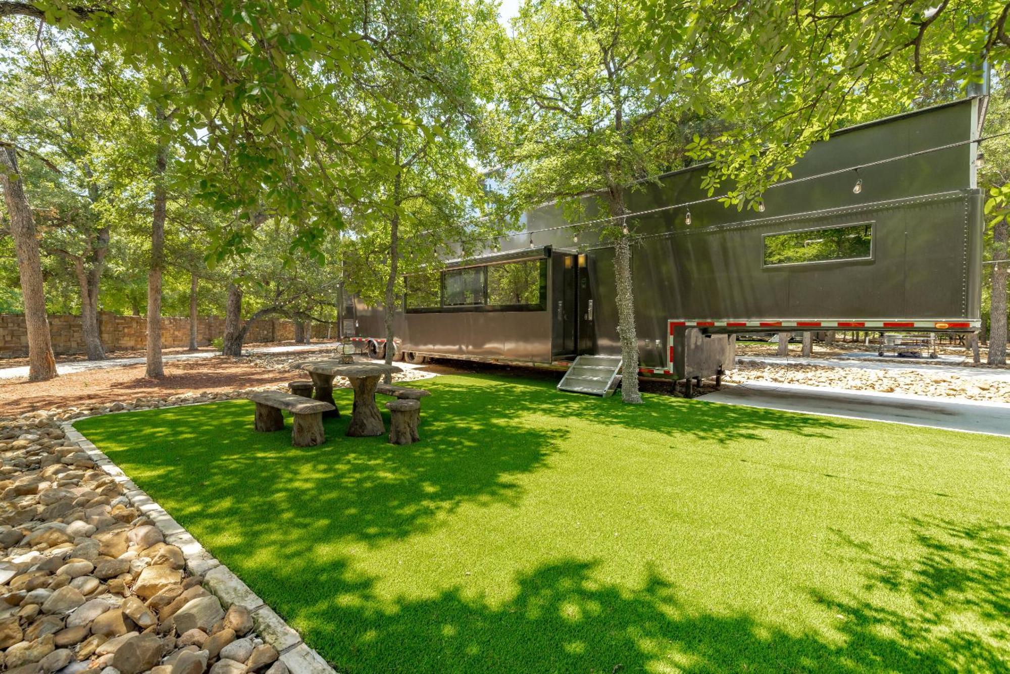 7744 Ranch Glamping Resort Austin Ruang foto